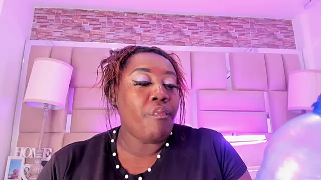 Snapshot of ShaniaBrownn chatting on October 2025 06:19:02 PM ShaniaBrownn online show from October 2025 06:19:02 PM