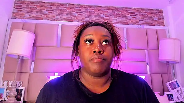 Snapshot of ShaniaBrownn chatting on October 2025 07:47:02 PM ShaniaBrownn online show from October 2025 07:47:02 PM