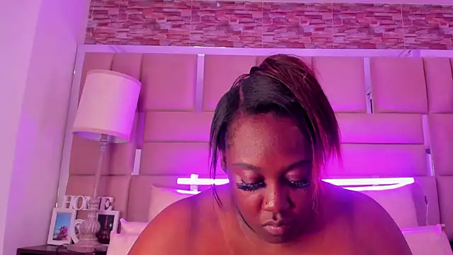 Snapshot of ShaniaBrownn chatting on October 2025 07:46:02 PM ShaniaBrownn online show from October 2025 07:46:02 PM