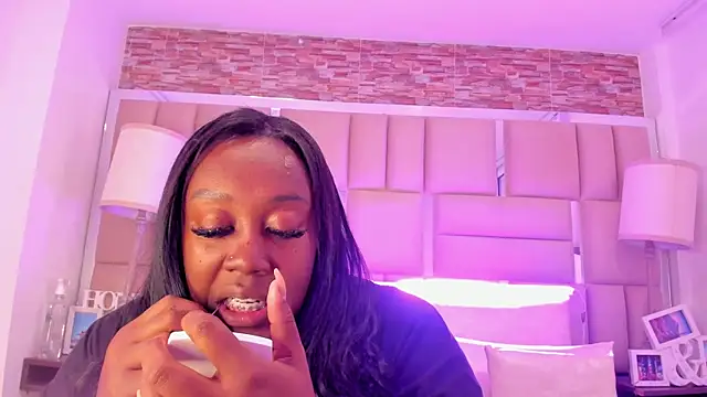 Snapshot of ShaniaBrownn chatting on November 2025 07:35:01 PM ShaniaBrownn online show from November 2025 07:35:01 PM