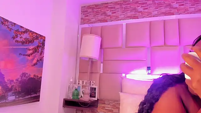 Snapshot of ShaniaBrownn chatting on November 2025 07:56:01 PM ShaniaBrownn online show from November 2025 07:56:01 PM