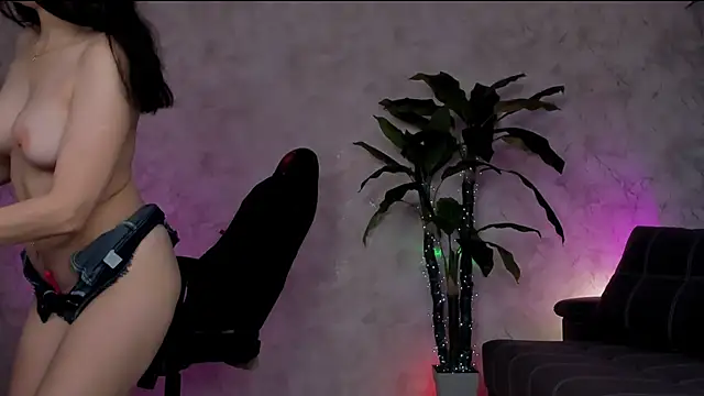 Emma7 online show from May 2026 04:07:02 AM