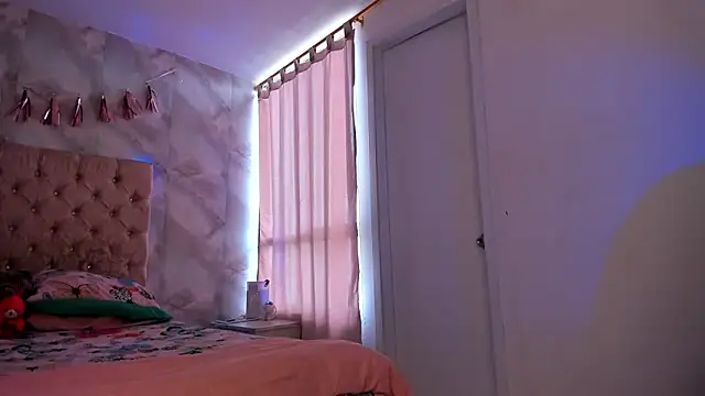 Snapshot of KatalinaMillan chatting on December 2024 05:22:01 PM KatalinaMillan online show from December 2024 05:22:01 PM