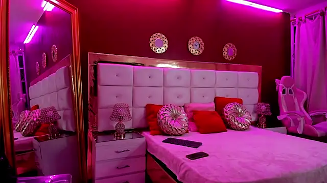 Snapshot of KatalinaMillan chatting on January 2025 01:48:01 AM KatalinaMillan online show from January 2025 01:48:01 AM