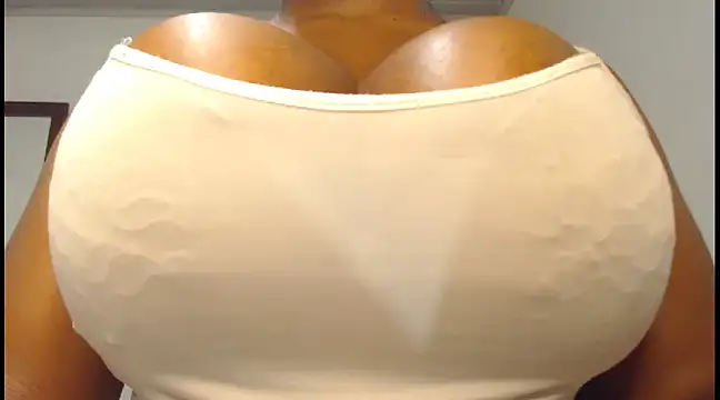 Snapshot of biggracie chatting on February 2025 12:02:02 PM biggracie online show from February 2025 12:02:02 PM