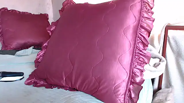 Snapshot of devine_TATAS chatting on October 2025 02:14:01 PM devine TATAS online show from October 2025 02:14:01 PM