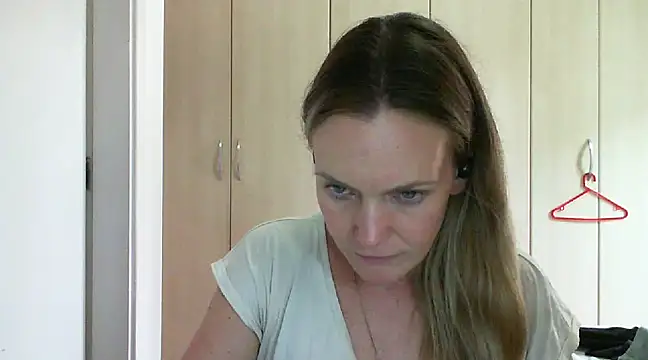 Snapshot of Annylove1 chatting on March 2025 06:04:02 PM Annylove1 online show from March 2025 06:04:02 PM