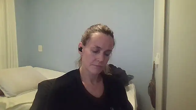 Snapshot of Annylove1 chatting on October 2025 12:13:01 AM Annylove1 online show from October 2025 12:13:01 AM