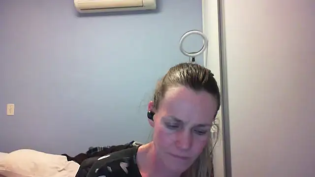 Snapshot of Annylove1 chatting on October 2025 12:04:01 AM Annylove1 online show from October 2025 12:04:01 AM