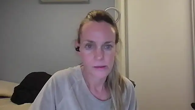 Annylove1 online show from November 2025 12:11:02 AM