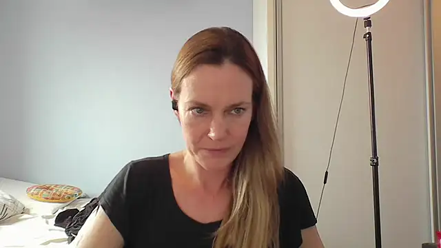 Annylove1 online show from December 2025 03:50:02 PM