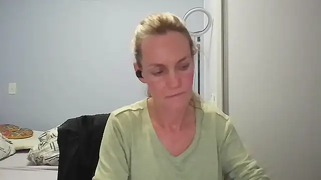 Annylove1 online show from March 2026 12:18:01 AM