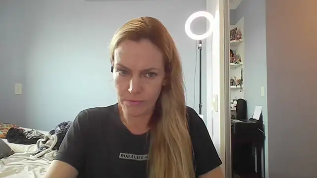 Annylove1 online show from April 2026 10:48:01 AM