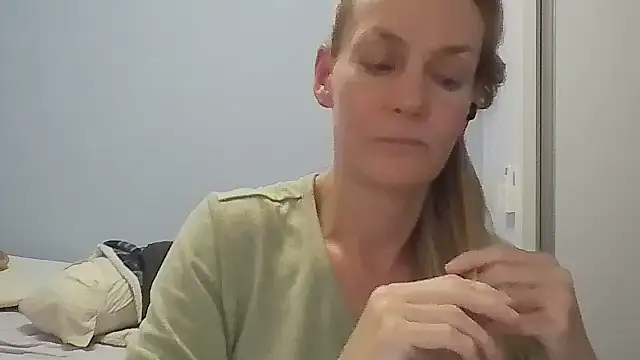 Annylove1 online show from April 2026 12:23:01 AM