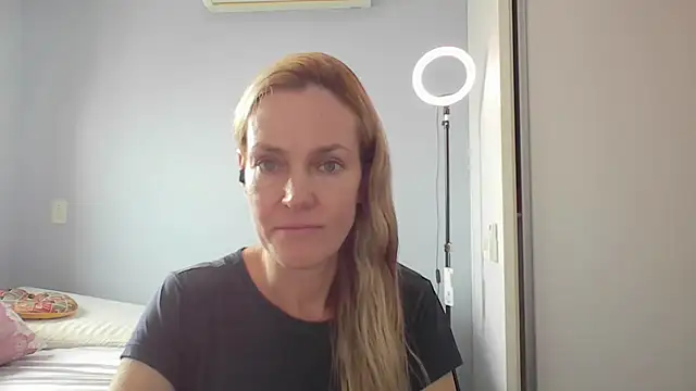 Annylove1 online show from April 2026 12:31:01 PM