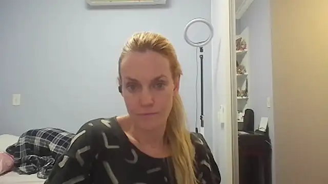 Annylove1 online show from May 2026 12:06:02 AM