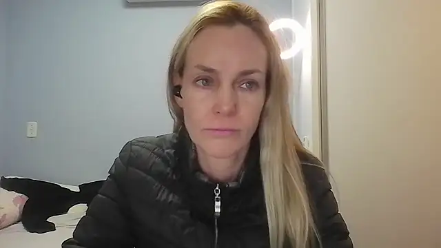 Annylove1 online show from May 2026 12:11:01 PM