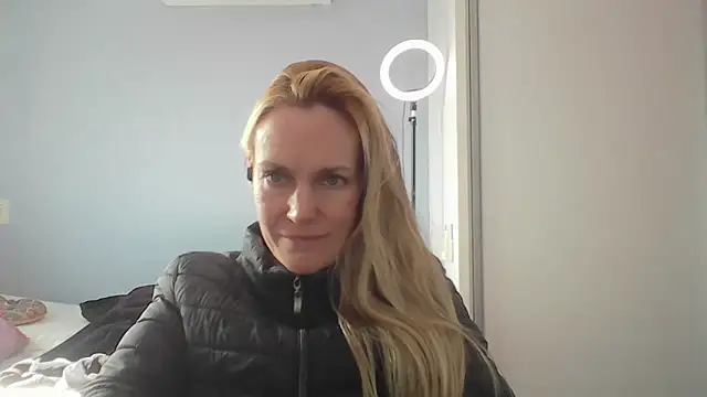 Annylove1 online show from May 2026 04:59:01 PM