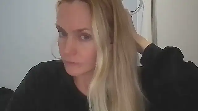 Annylove1 online show from May 2026 12:08:02 AM