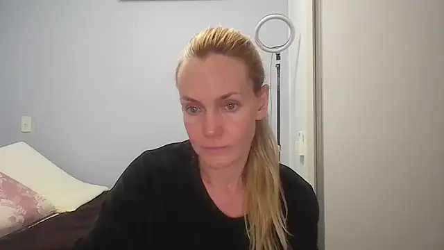 Annylove1 online show from May 2026 12:30:02 AM