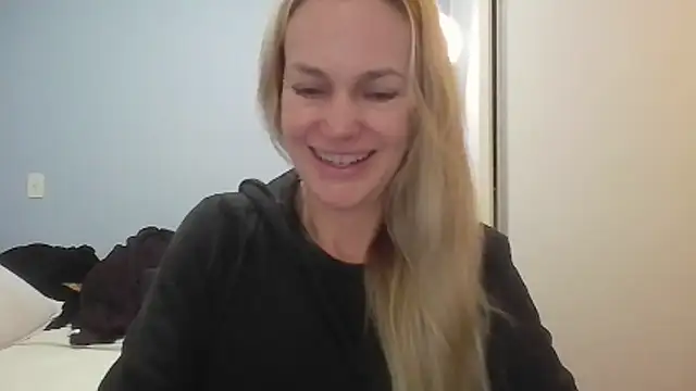 Annylove1 online show from May 2026 12:22:02 PM