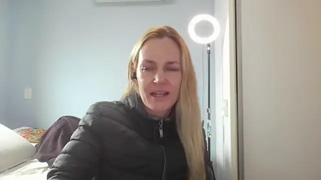 Annylove1 online show from May 2026 12:11:02 PM