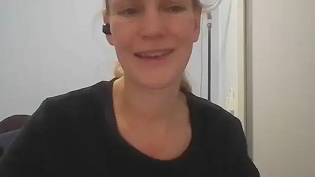 Annylove1 online show from May 2026 12:40:01 AM