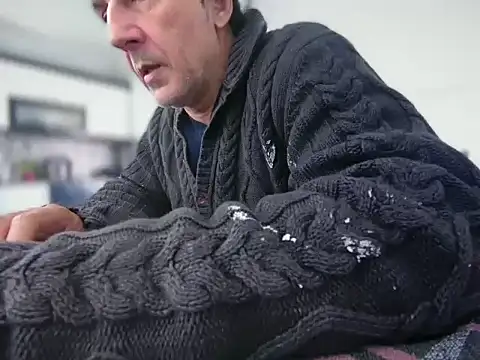 Snapshot of ALPHANDRE chatting on December 2025 08:30:01 AM ALPHANDRE online show from December 2025 08:30:01 AM