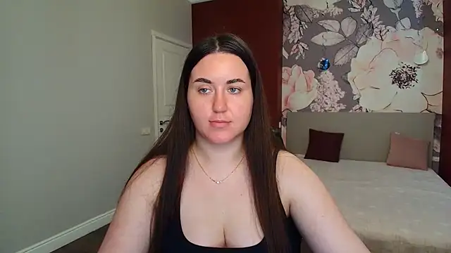 Roxie Bradley online show from June 2026 06:52:02 AM