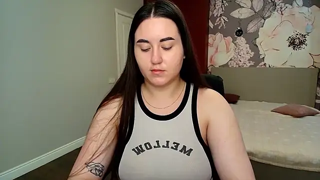 Roxie Bradley online show from June 2026 05:43:02 AM