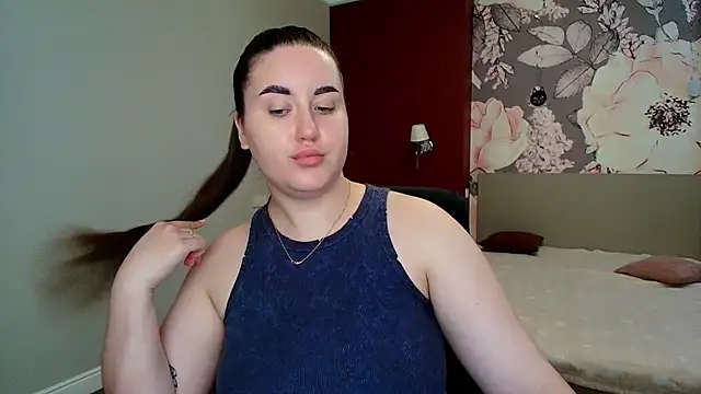 Roxie Bradley online show from June 2026 06:49:01 AM