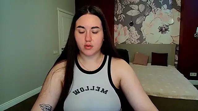 Roxie Bradley online show from June 2026 05:34:02 AM