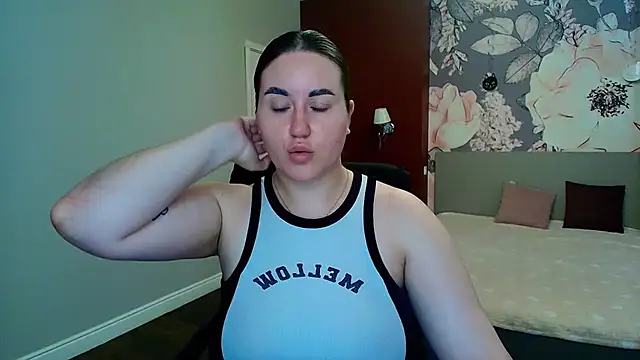 Roxie Bradley online show from June 2026 05:46:02 AM