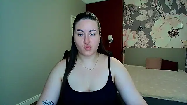 Roxie Bradley online show from July 2026 05:32:01 AM