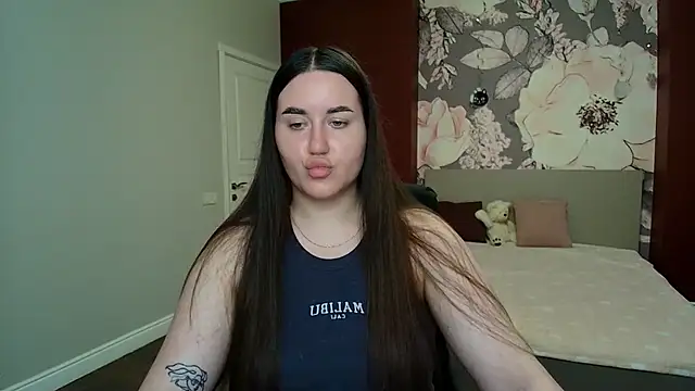 Roxie Bradley online show from July 2026 06:00:01 AM