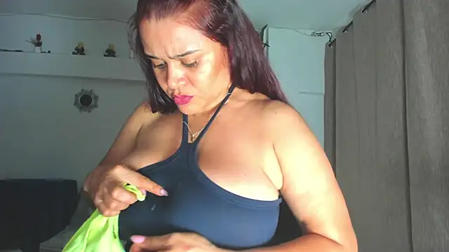Sinthia Collins online show from June 2026 12:37:01 AM