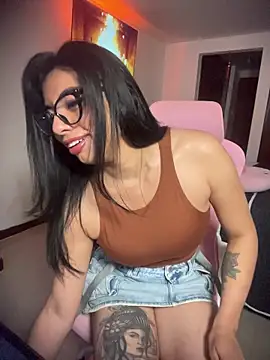 Miaparkerss  online show from October 2025 09:49:02 PM