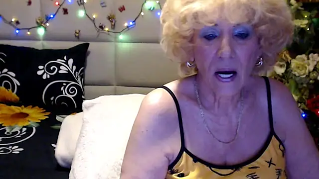 HappyWomanOn online show from May 2026 06:31:02 AM