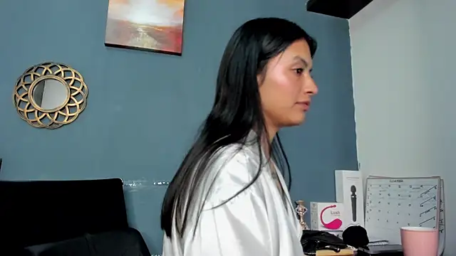 nia  white online show from December 2024 06:06:02 PM