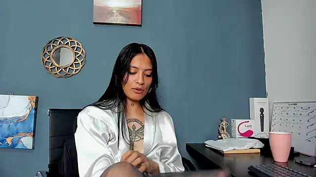 nia  white online show from December 2024 04:54:01 PM