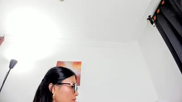 nia  white online show from March 2026 01:33:02 AM