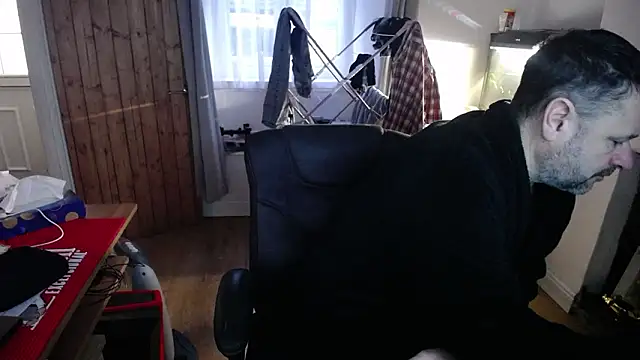 Snapshot of rob2810 chatting on February 2026 08:30:01 AM rob2810 online show from February 2026 08:30:01 AM