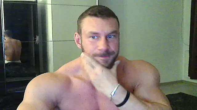 muscularkevin online show from November 2025 04:18:01 AM
