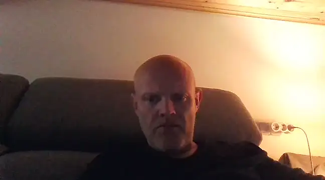 davigochi77bcn online show from February 2025 11:00:02 PM