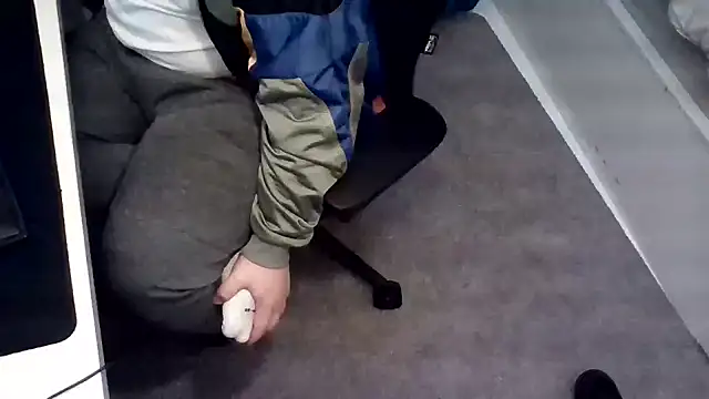 Snapshot of Luishorny19 chatting on January 2025 03:15:02 PM Luishorny19 online show from January 2025 03:15:02 PM