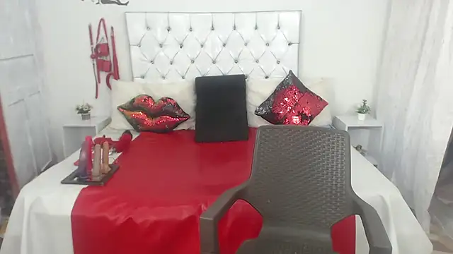 Snapshot of Sweetbigcatt chatting on February 2026 07:45:02 PM Sweetbigcatt online show from February 2026 07:45:02 PM