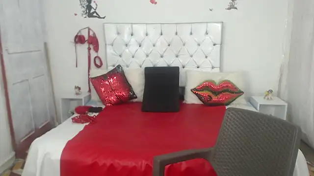 Snapshot of Sweetbigcatt chatting on April 2026 04:50:02 AM Sweetbigcatt online show from April 2026 04:50:02 AM