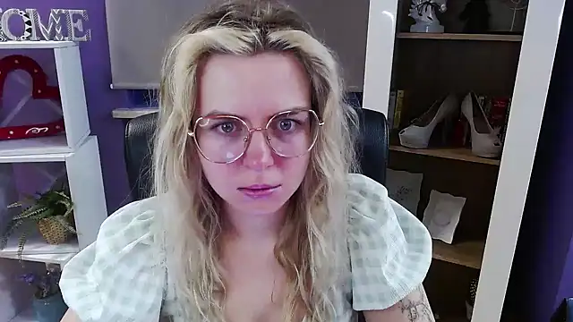 Snapshot of Zoey_Erotic chatting on February 2026 05:40:02 AM Zoey Erotic online show from February 2026 05:40:02 AM