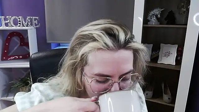 Snapshot of Zoey_Erotic chatting on March 2026 05:35:01 AM Zoey Erotic online show from March 2026 05:35:01 AM