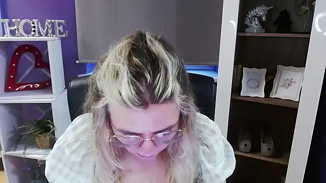 Snapshot of Zoey_Erotic chatting on March 2026 05:44:01 AM Zoey Erotic online show from March 2026 05:44:01 AM